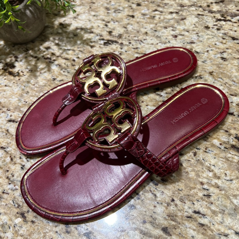 Tory Burch Metal Miller Croc Embossed Logo Sandals Burgundy Roma Red 9.5